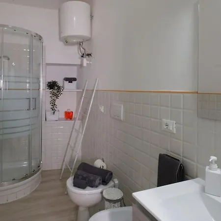 In Centro Storico Porto Di Savona-spiagge Savona