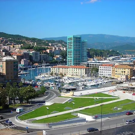 Apartamento In Centro Storico Porto Di Savona-spiagge *